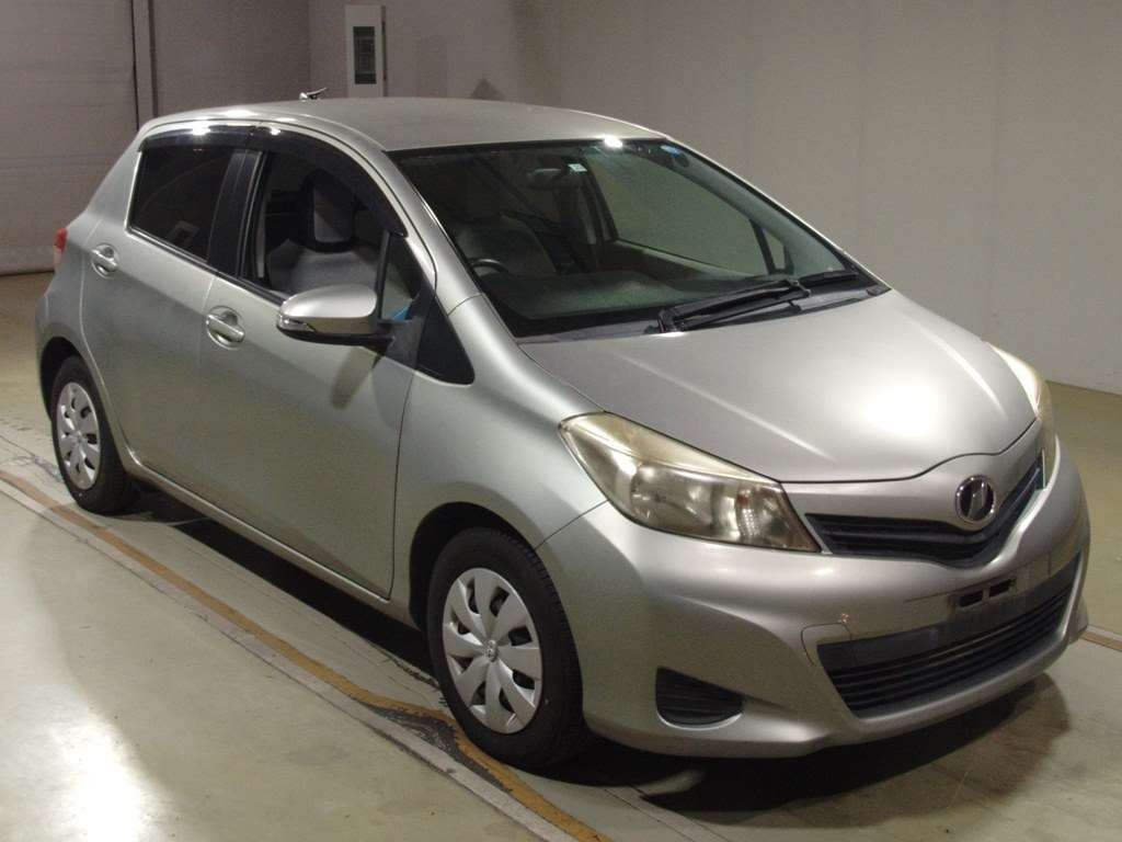 2011 Toyota Vitz NSP130[2]