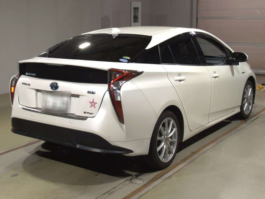 2017 Toyota Prius ZVW55[1]