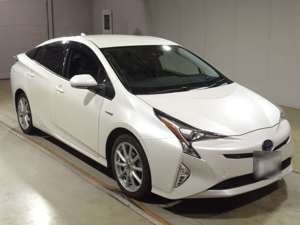 2017 Toyota Prius ZVW55[2]