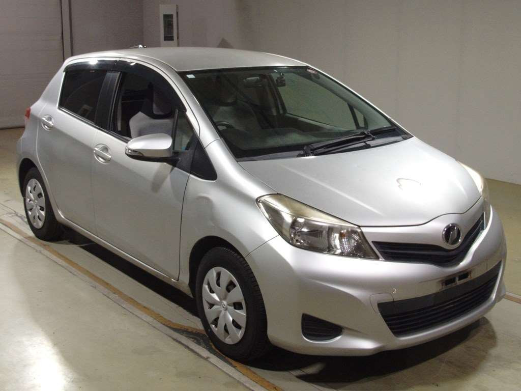 2011 Toyota Vitz NSP130[2]