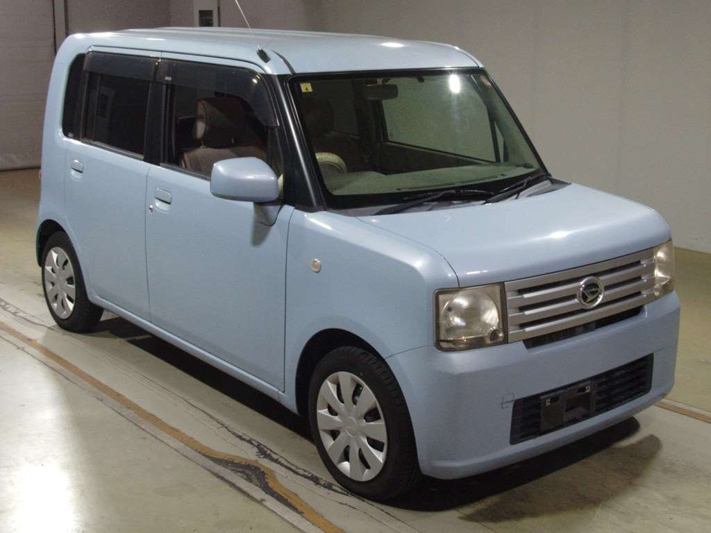 2010 Daihatsu Move Conte L575S[2]