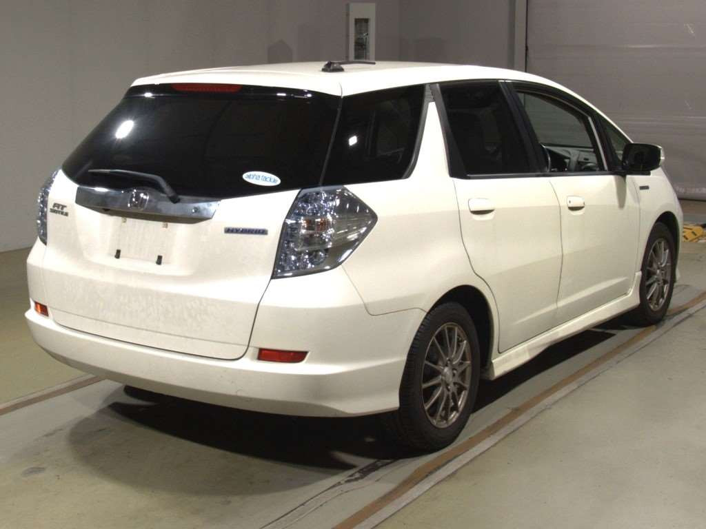 2013 Honda Fit Shuttle Hybrid GP2[1]