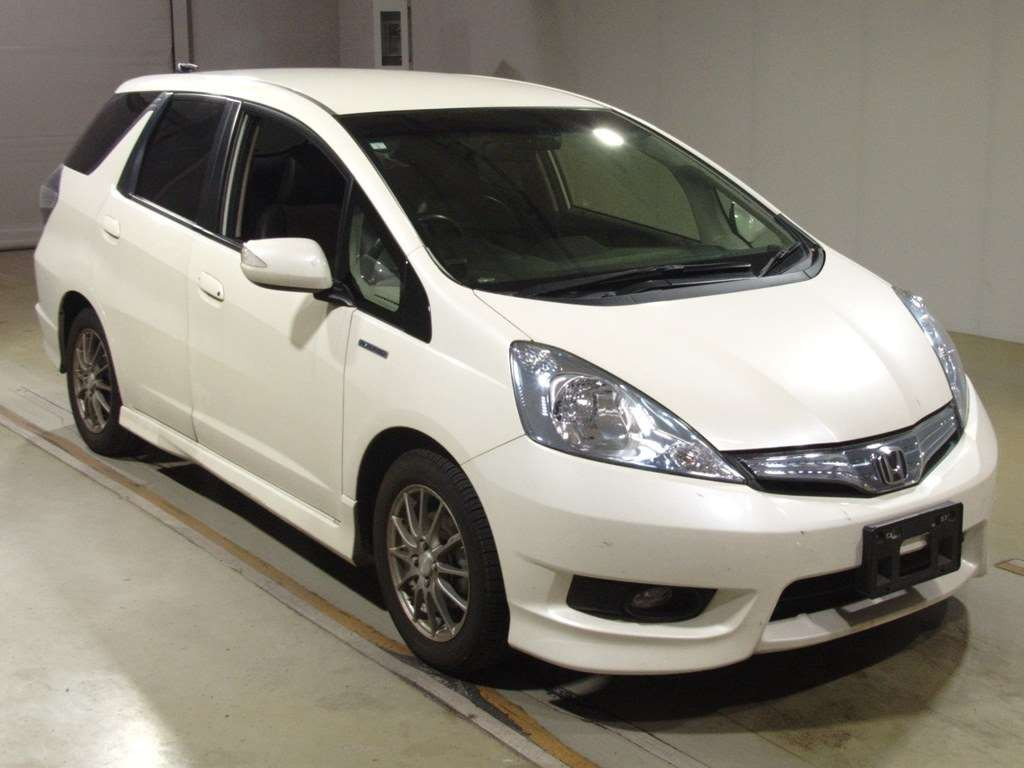 2013 Honda Fit Shuttle Hybrid GP2[2]