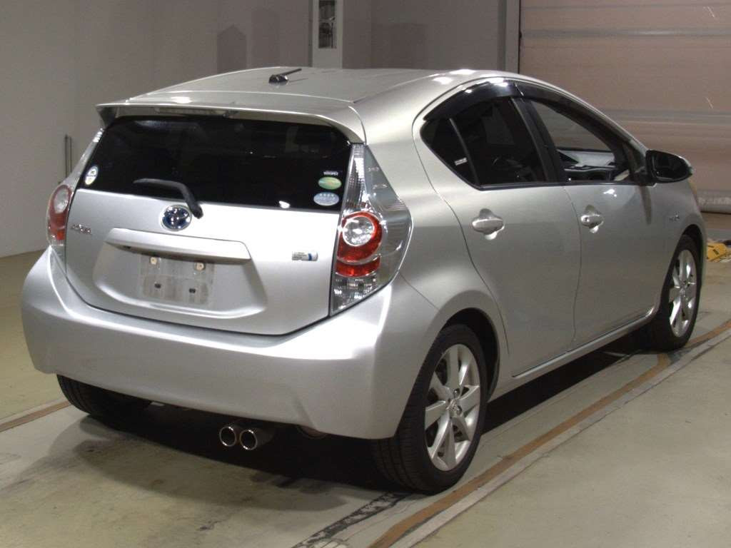 2012 Toyota Aqua NHP10[1]