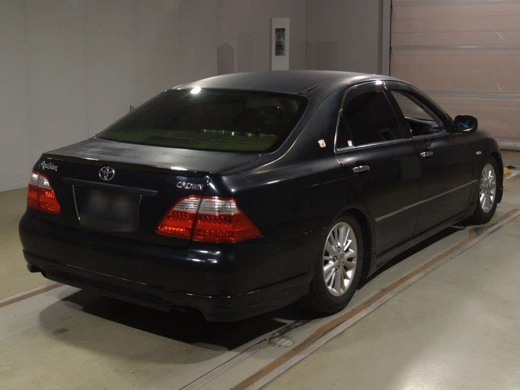 2005 Toyota Crown GRS180[1]