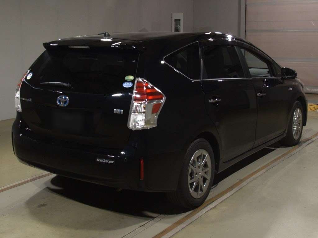 2018 Toyota Prius alpha ZVW40W[1]