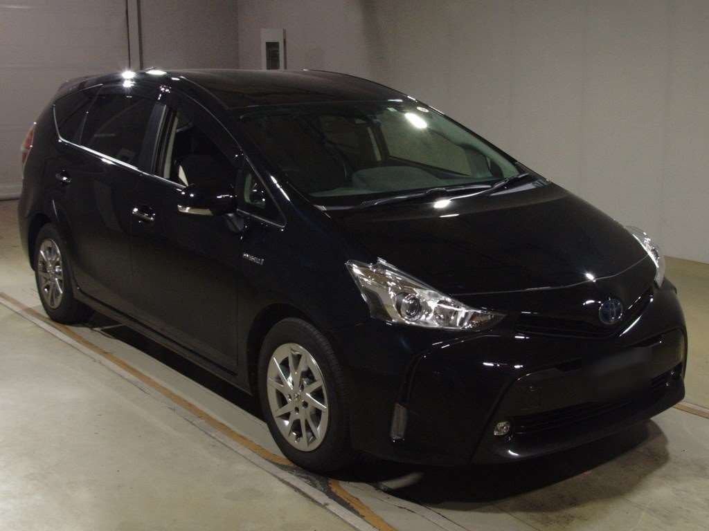 2018 Toyota Prius alpha ZVW40W[2]