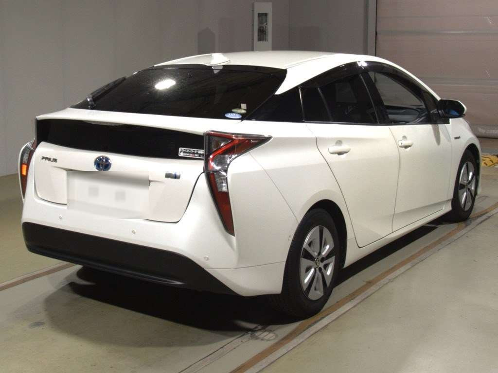 2016 Toyota Prius ZVW51[1]