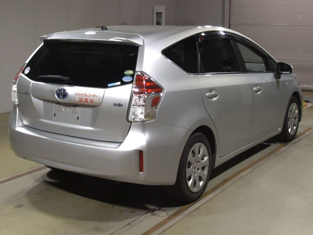 2019 Toyota Prius alpha ZVW41W[1]