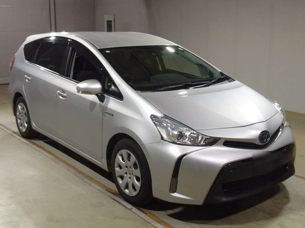 2019 Toyota Prius alpha ZVW41W[2]