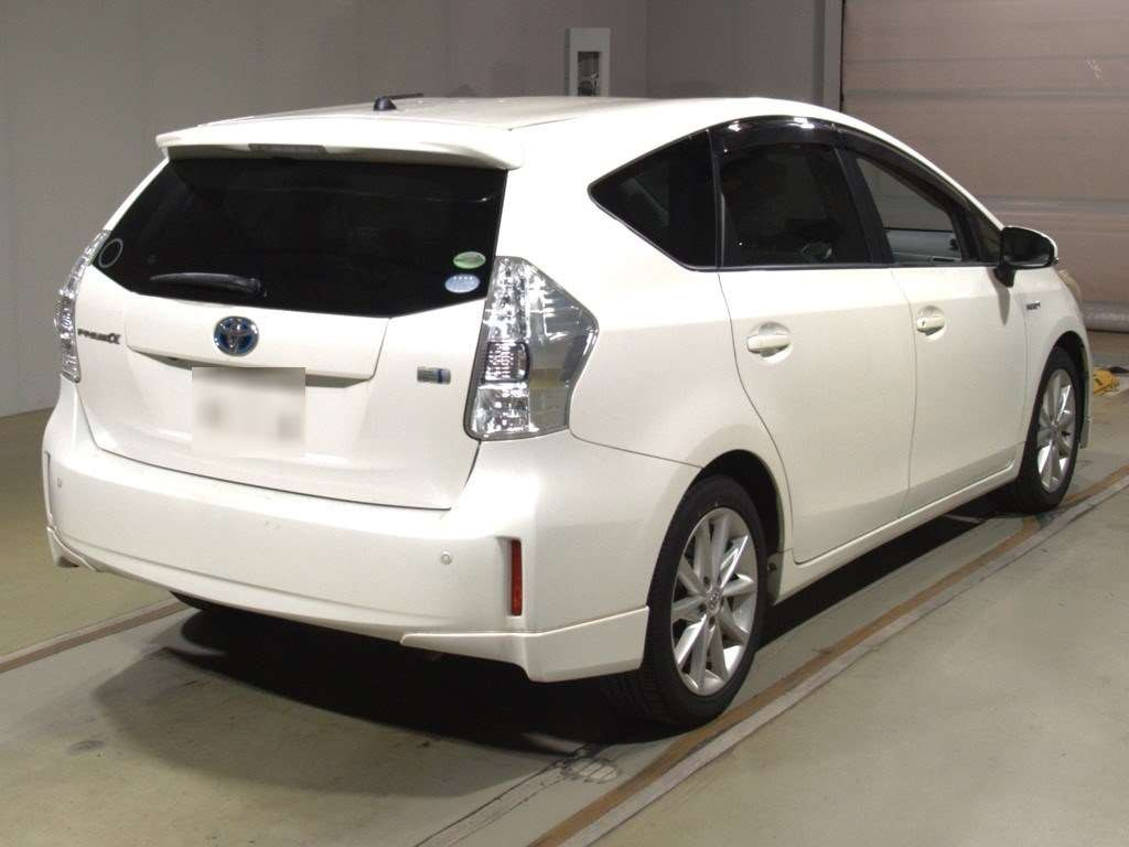 2012 Toyota Prius alpha ZVW41W[1]