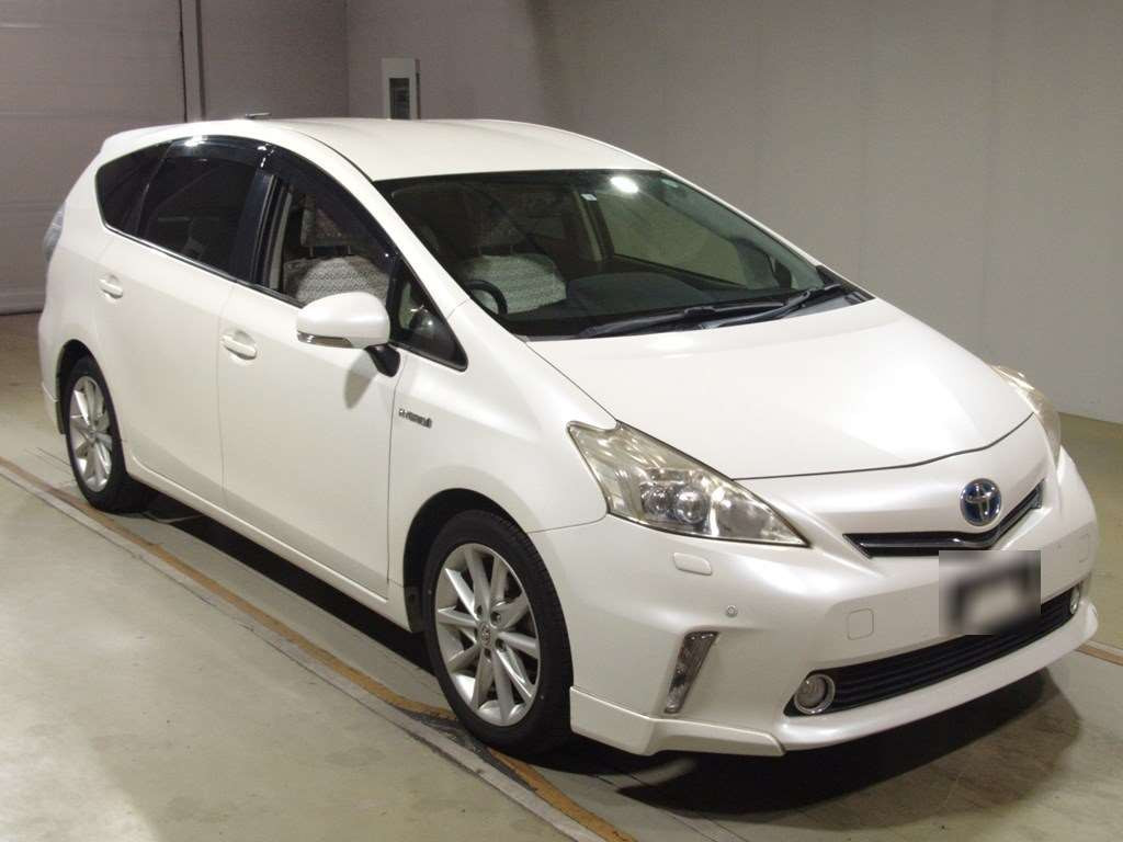 2012 Toyota Prius alpha ZVW41W[2]