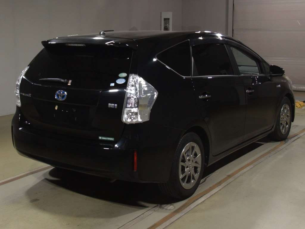 2015 Toyota Prius alpha ZVW41W[1]