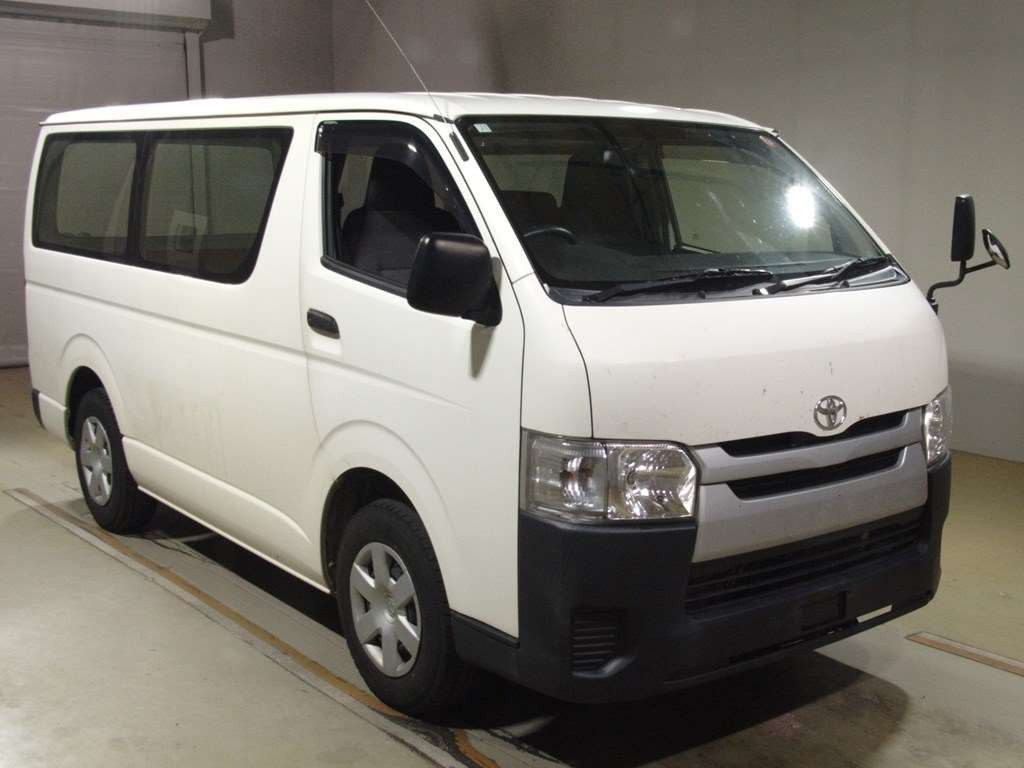 2018 Toyota Regiusace Van TRH200V[2]