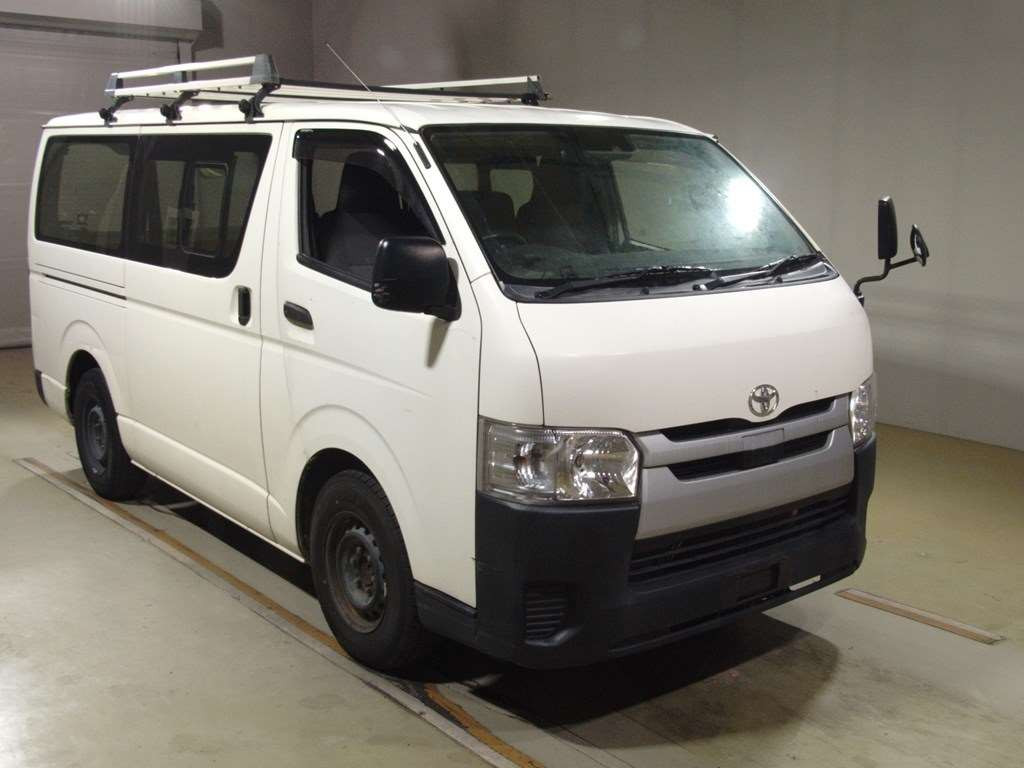 2018 Toyota Regiusace Van GDH201V[2]