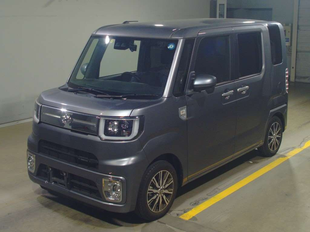 2021 Toyota Pixis Mega LA700A[0]