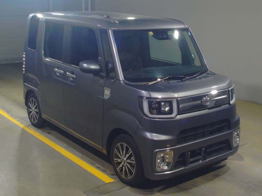 2021 Toyota Pixis Mega LA700A[2]