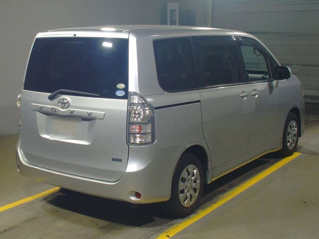 2011 Toyota Voxy ZRR70G[1]