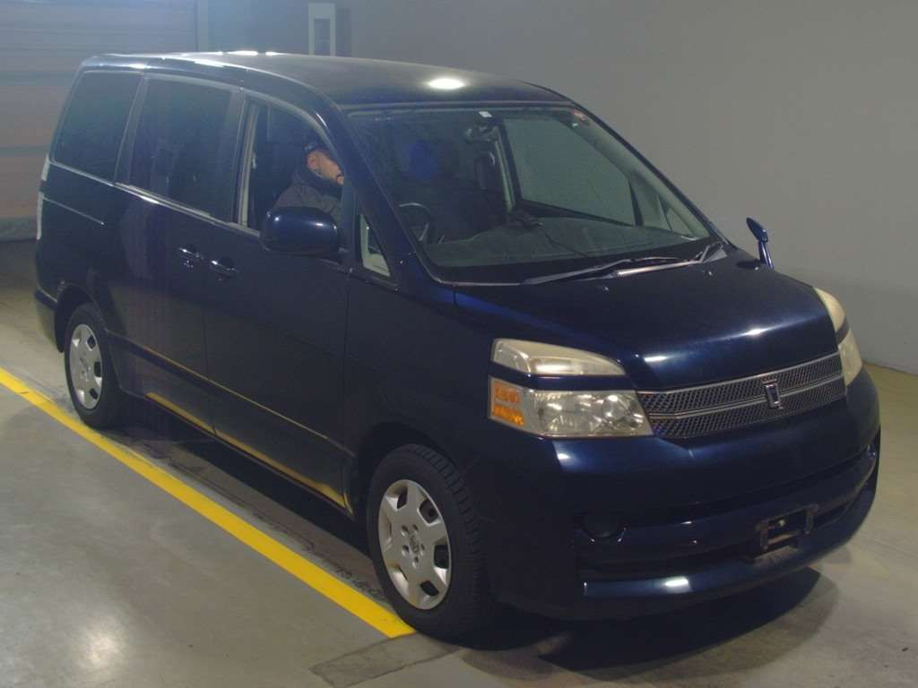 2006 Toyota Voxy AZR60G[2]