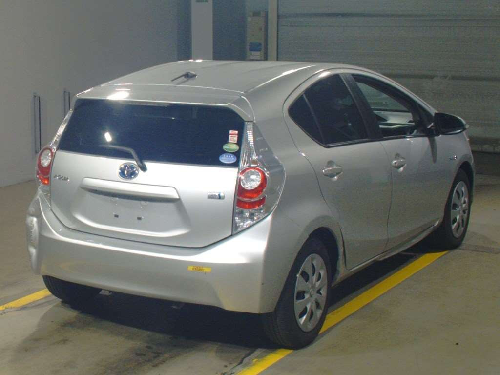 2014 Toyota Aqua NHP10[1]