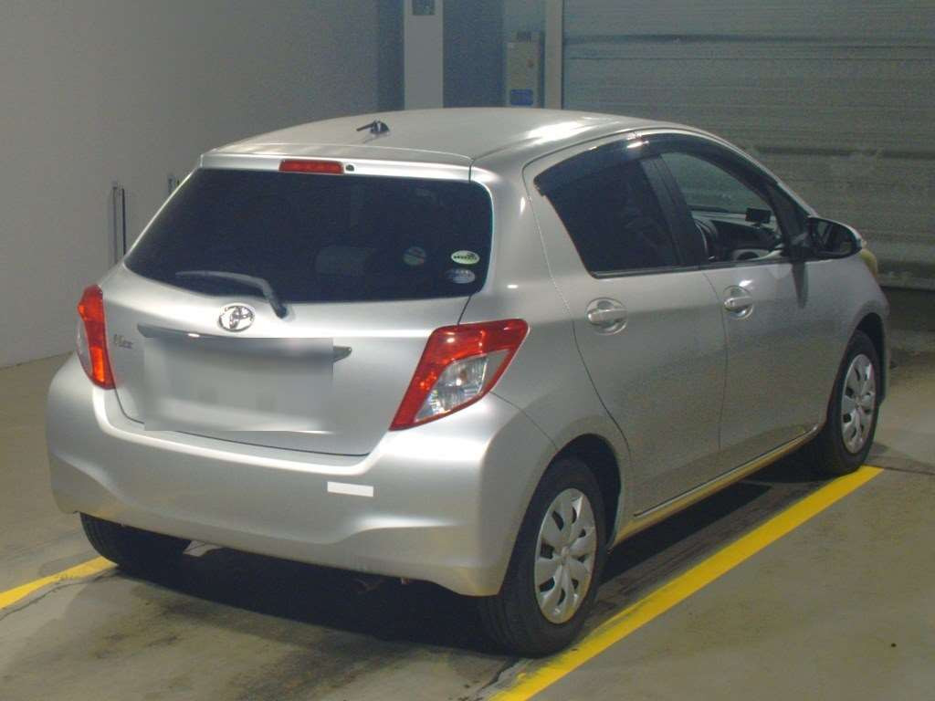 2013 Toyota Vitz NSP130[1]