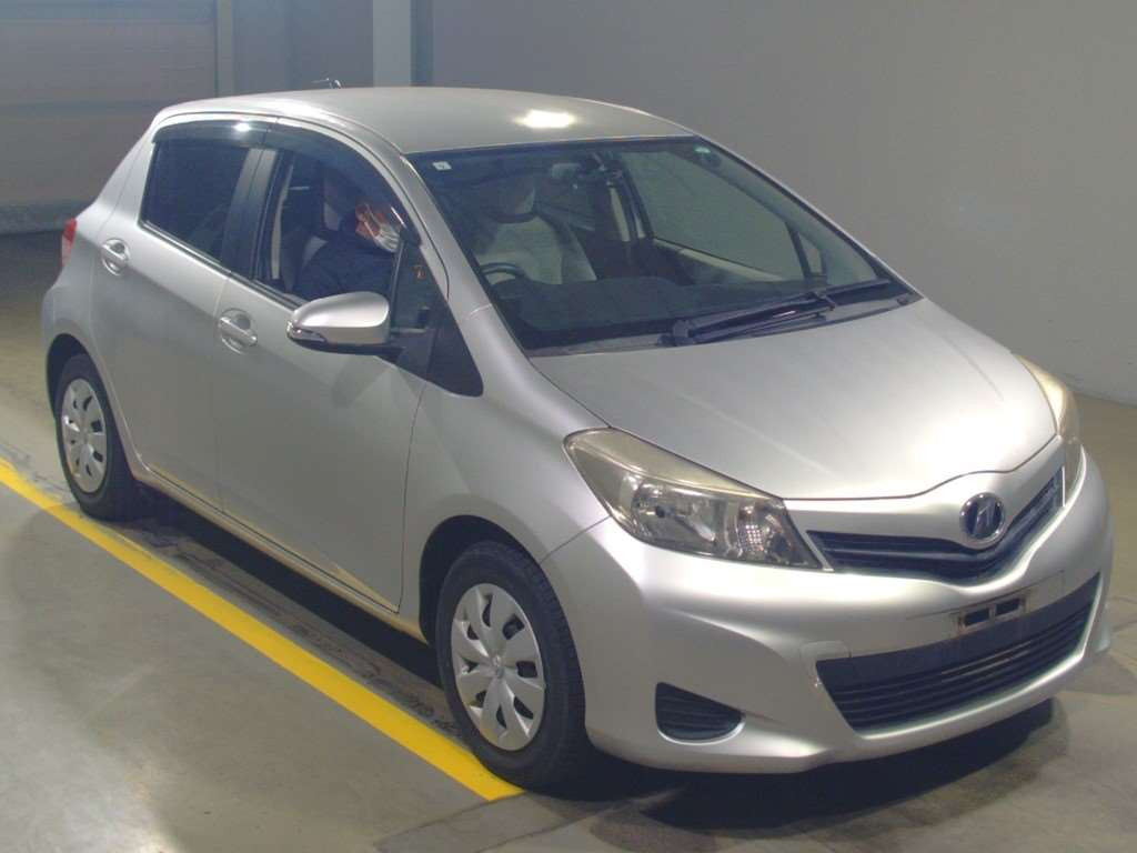 2013 Toyota Vitz NSP130[2]