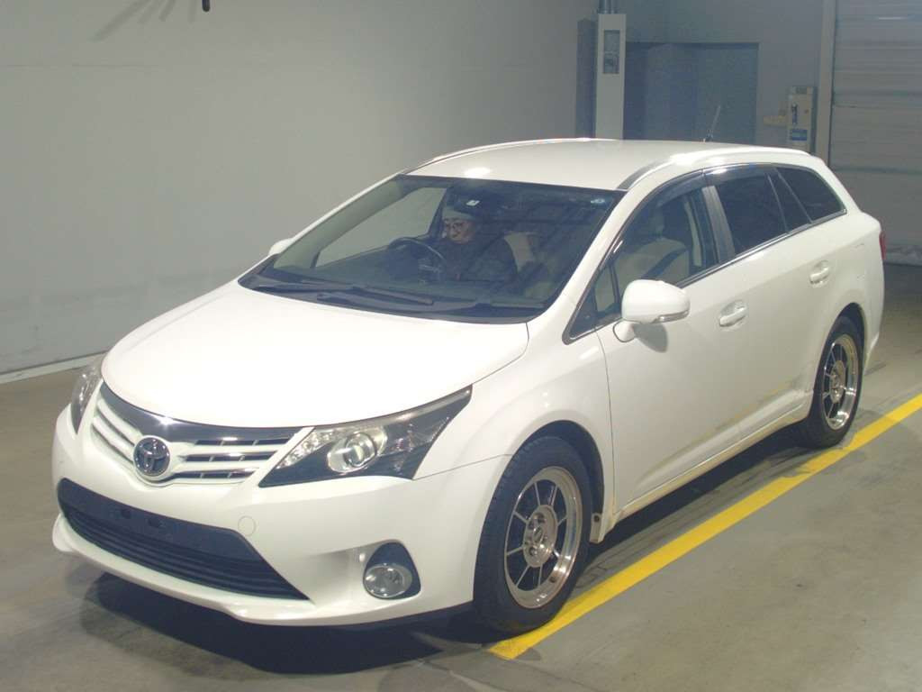 2013 Toyota Avensis Wagon ZRT272W[0]