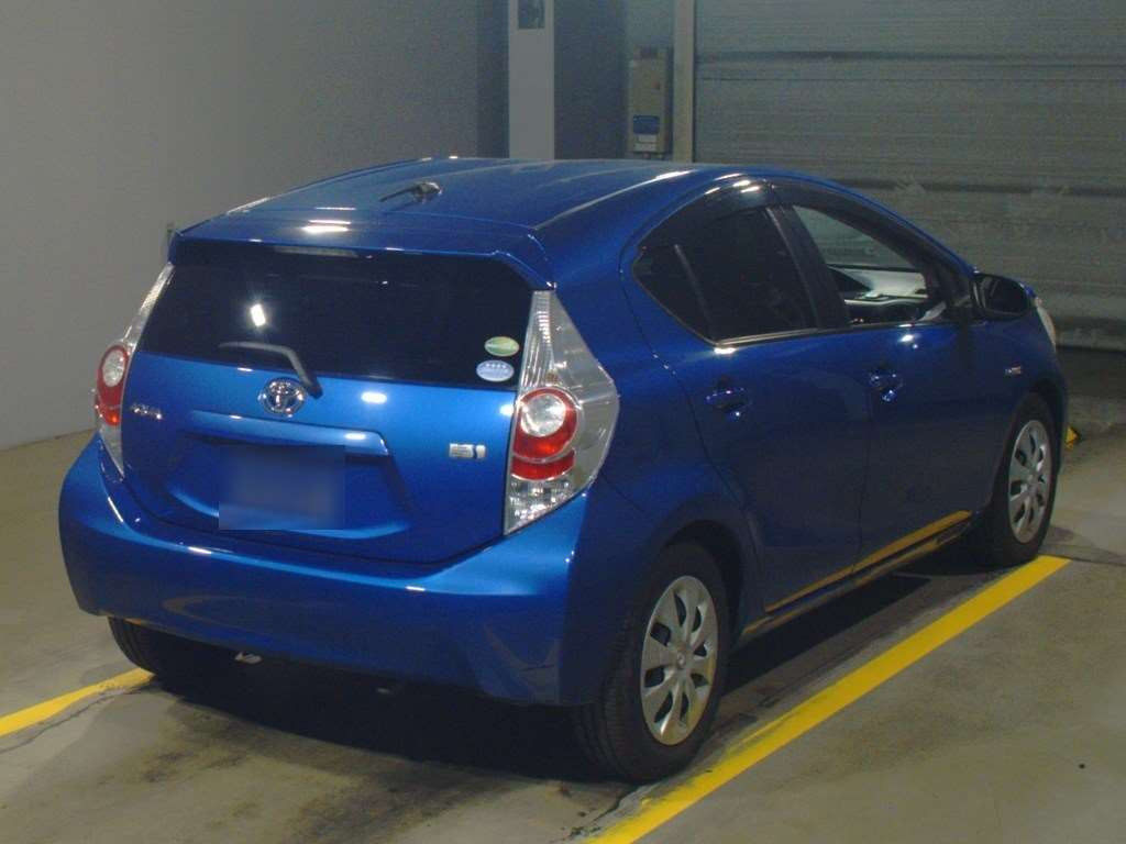 2012 Toyota Aqua NHP10[1]