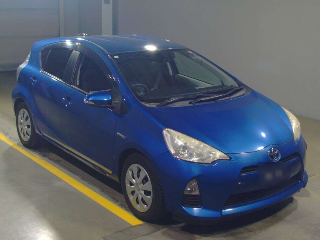 2012 Toyota Aqua NHP10[2]