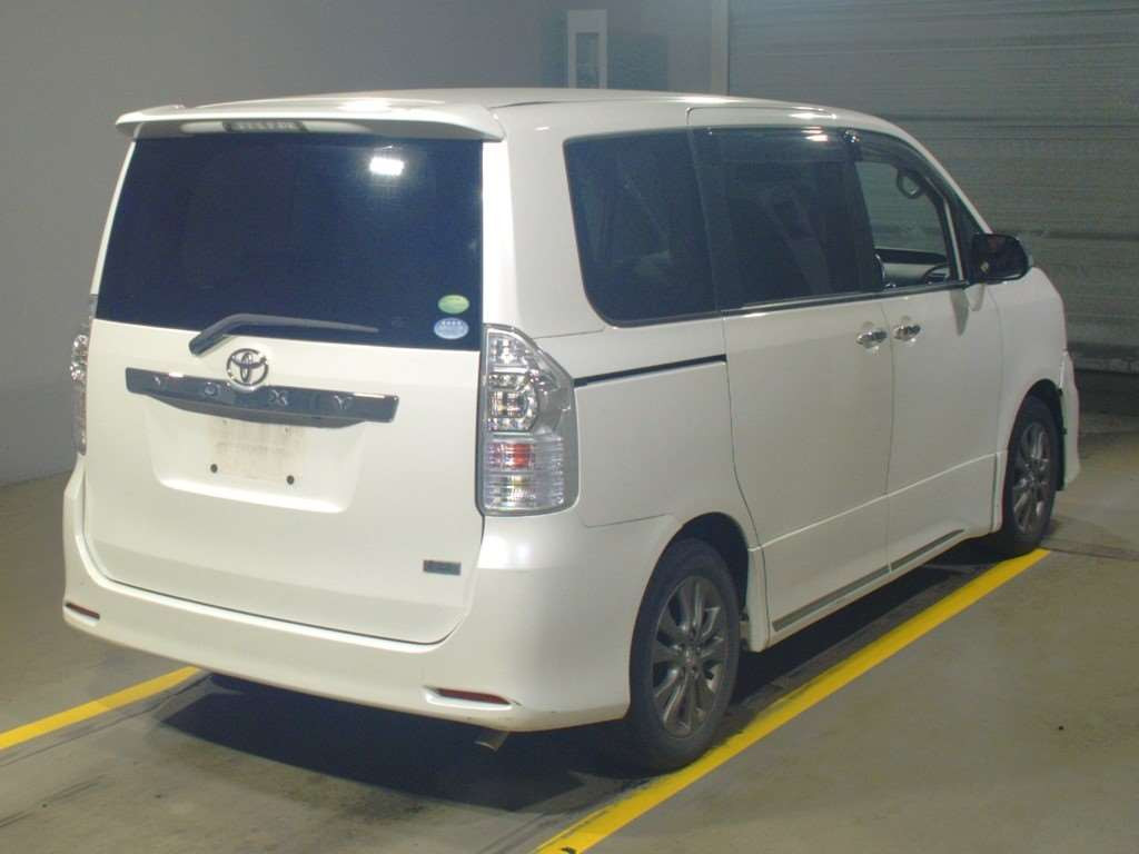 2012 Toyota Voxy ZRR70W[1]