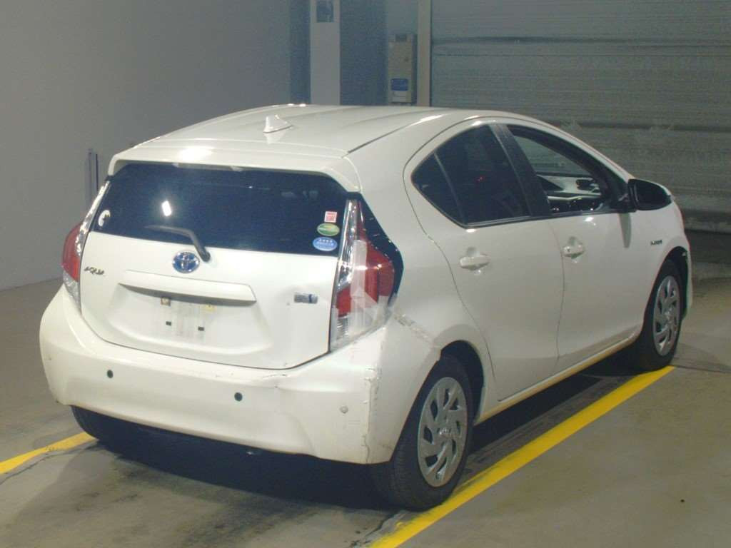 2015 Toyota Aqua NHP10[1]