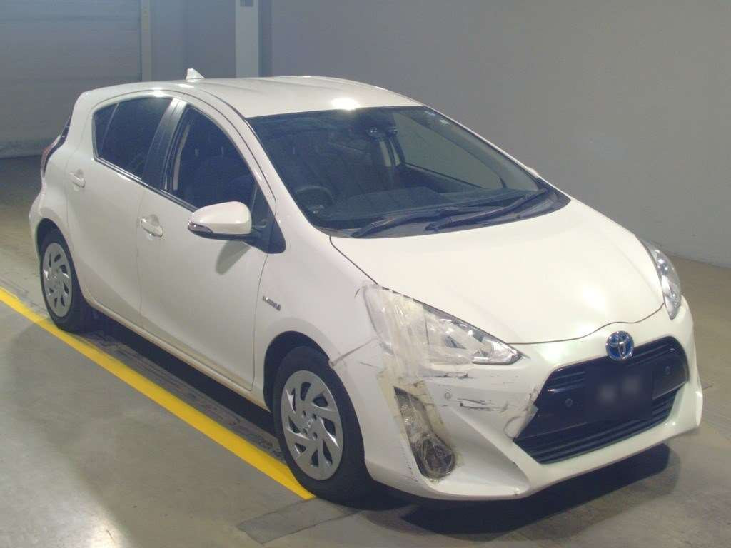 2015 Toyota Aqua NHP10[2]