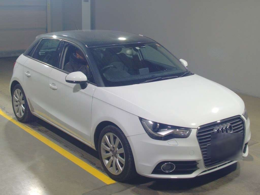 2013 Audi A1 Sportback 8XCAX[2]