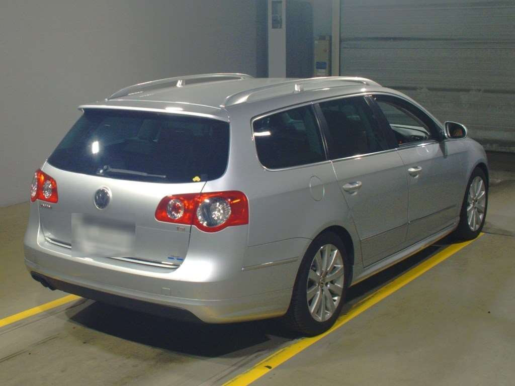 2010 Volkswagen Passat Variant 3CCDA[1]