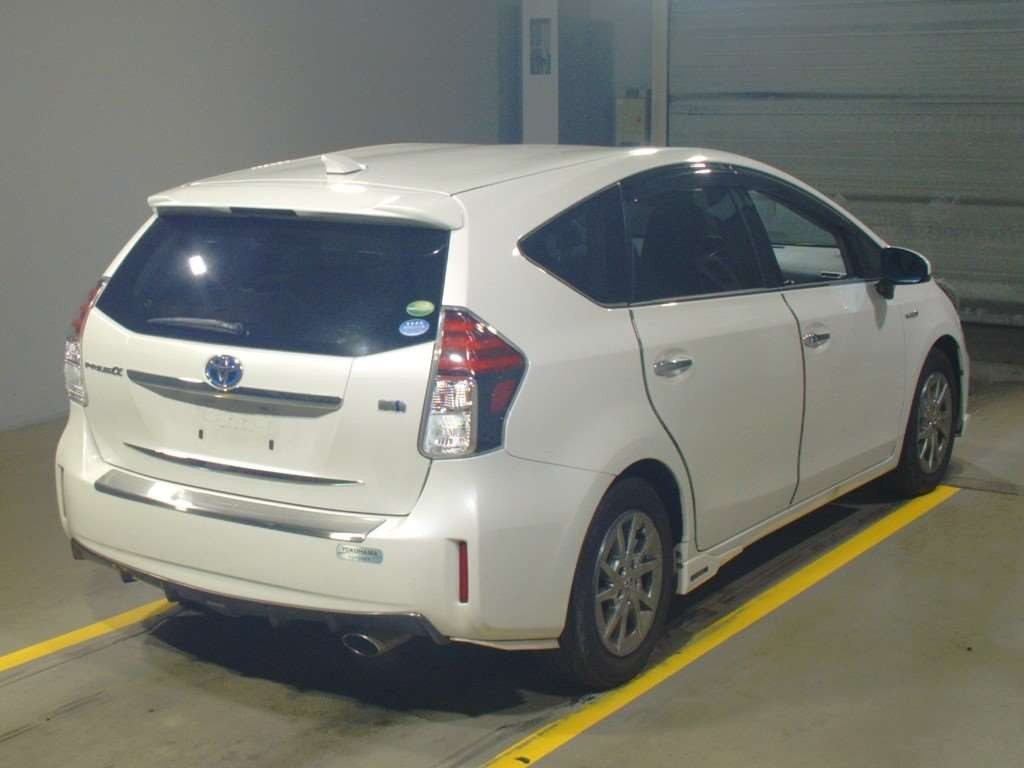 2012 Toyota Prius alpha ZVW41W[1]