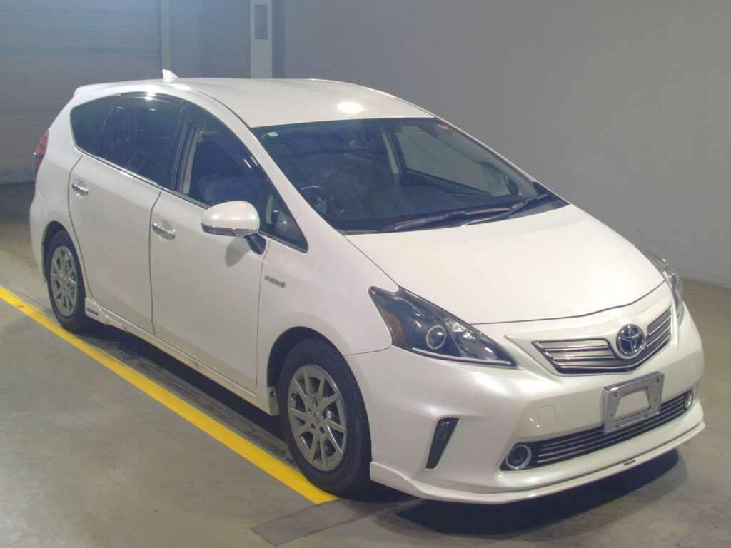 2012 Toyota Prius alpha ZVW41W[2]