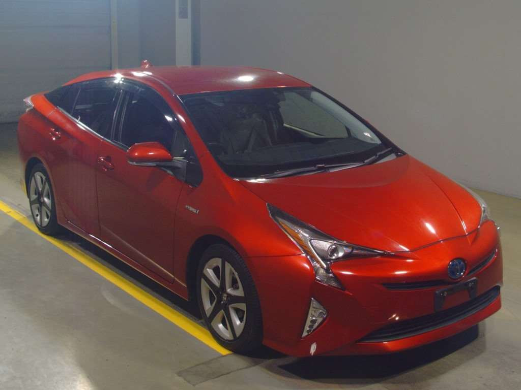 2017 Toyota Prius ZVW50[2]