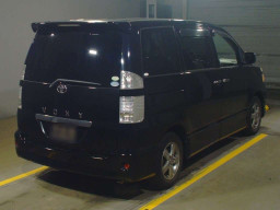 2006 Toyota Voxy