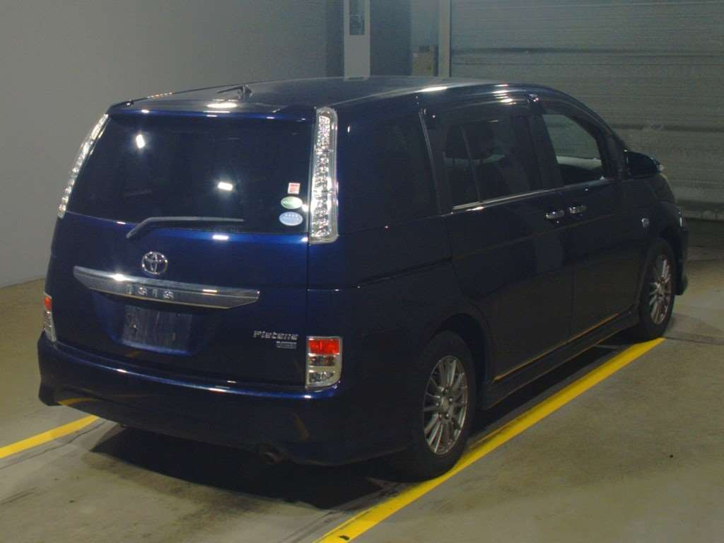 2014 Toyota Isis ZGM10W[1]