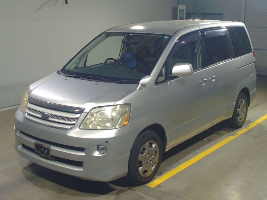 2005 Toyota Noah AZR60G[0]