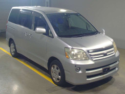 2005 Toyota Noah