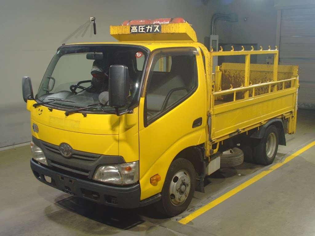 2015 Toyota Dyna Truck XZU605[0]