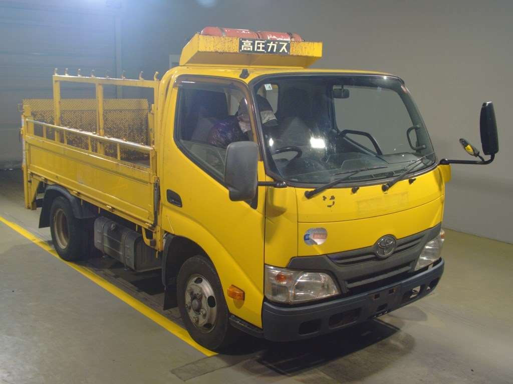 2015 Toyota Dyna Truck XZU605[2]