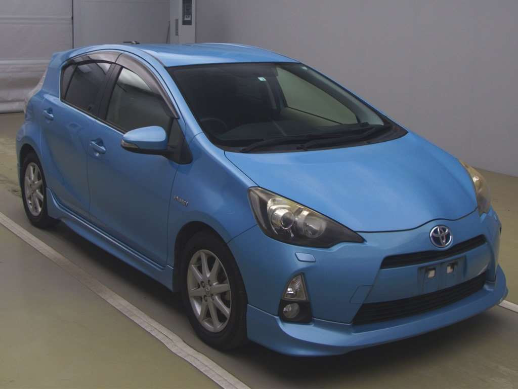 2012 Toyota Aqua NHP10[2]