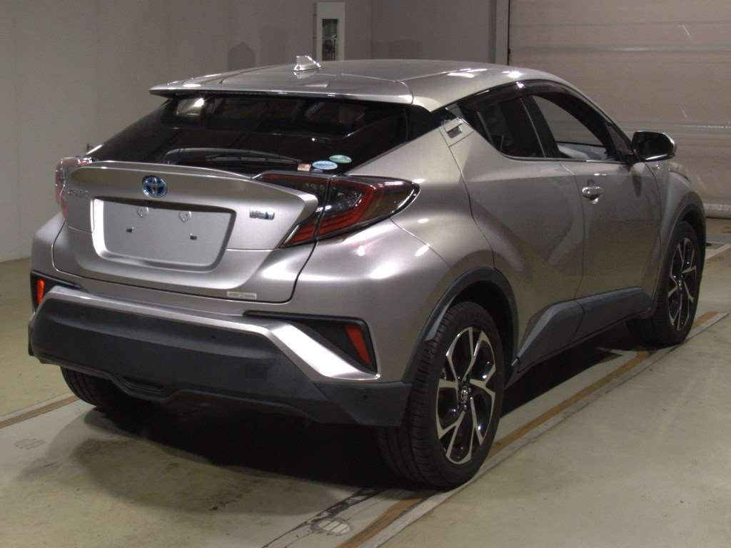 2017 Toyota C-HR ZYX10[1]