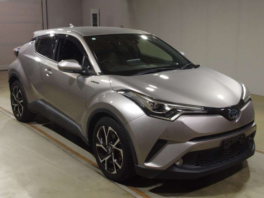 2017 Toyota C-HR ZYX10[2]