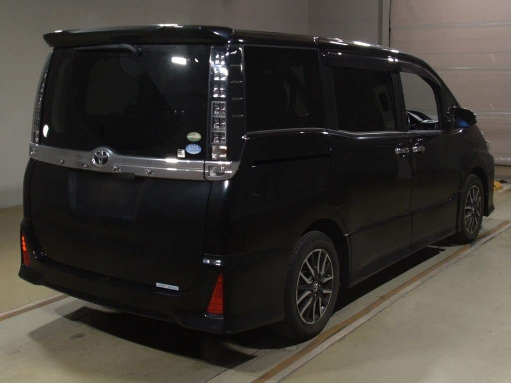 2015 Toyota Voxy ZRR80W[1]