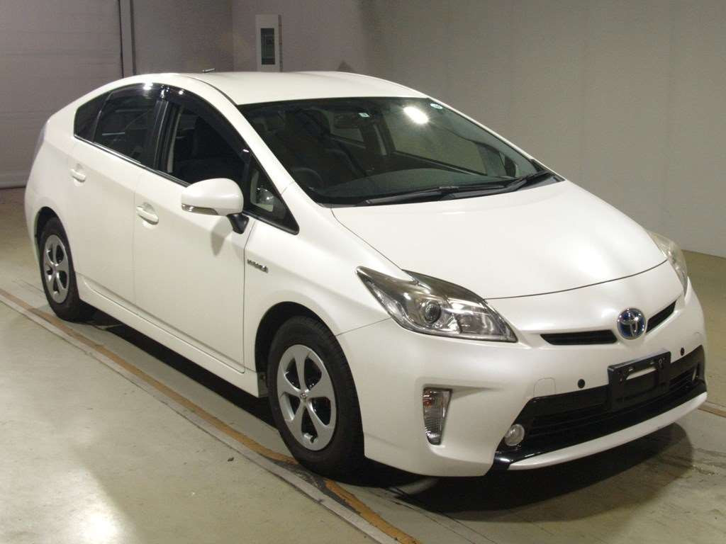 2015 Toyota Prius ZVW30[2]