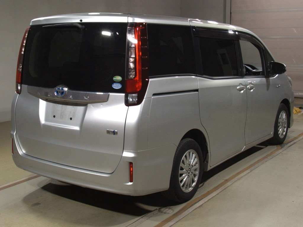 2015 Toyota Noah ZWR80G[1]