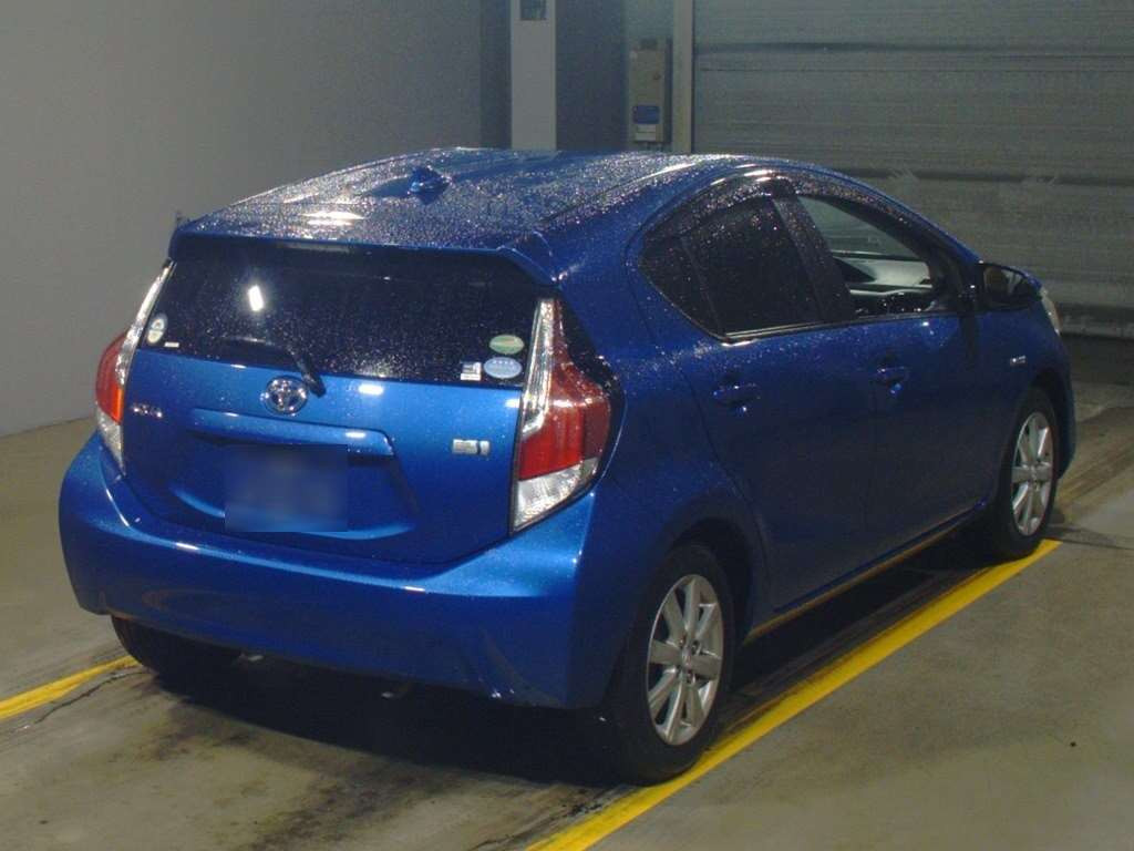 2016 Toyota Aqua NHP10[1]